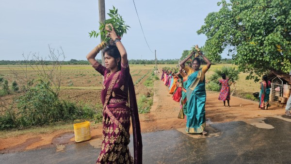 சுழிபுரம் ஞான வைரவர் ஆலயத்தின் சங்காபிஷேக உற்சவம்- பக்தி பரவசத்தில்  மெய்சிலிர்க்க வைத்த பெண்கள்! 